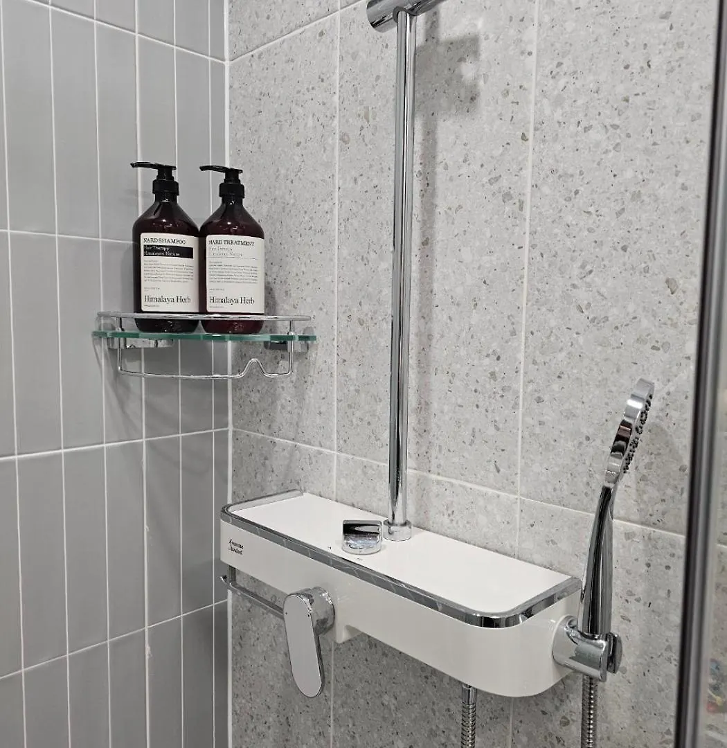 *** Aparthotel Happy Harbor House Stay, Incheon Airport, Wolmido, Incheon Chinatown, New Full-Option, Sangsang Platform, Yeonan Pier, Fairy Tale Village South Korea